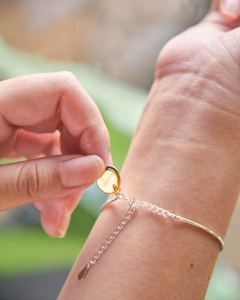 Gold Pendant Bracelet