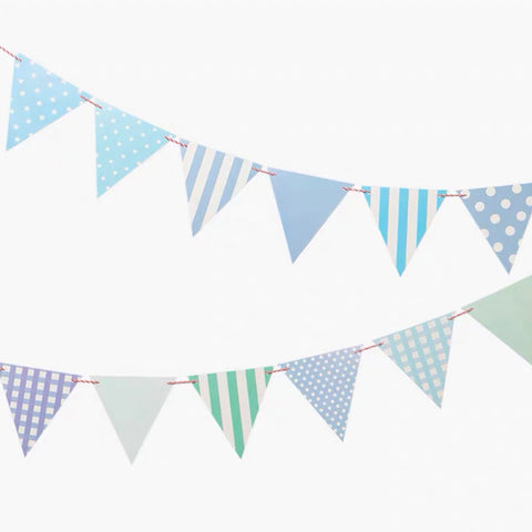 Creamy Pennant Banner (Blue Dice)